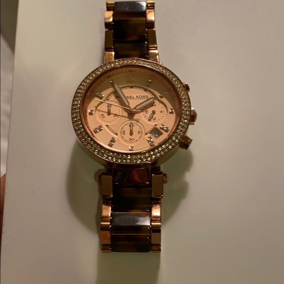 Michael Kors Rose Gold Tortoise Shell Link Watch - Picture 3 of 4